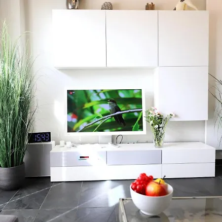 Moderne Fewo, Stilvoll Eingerichtet Uber 2 Etagen Mit Terrasse, Friesische Strasse 85a Apartamento *
