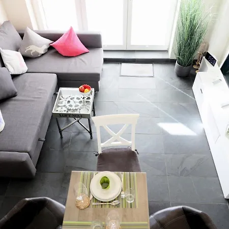 Moderne Fewo, Stilvoll Eingerichtet Uber 2 Etagen Mit Terrasse, Friesische Strasse 85a