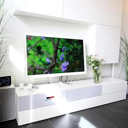 Apartamento Moderne Fewo, Stilvoll Eingerichtet Uber 2 Etagen Mit Terrasse, Friesische Strasse 85a *