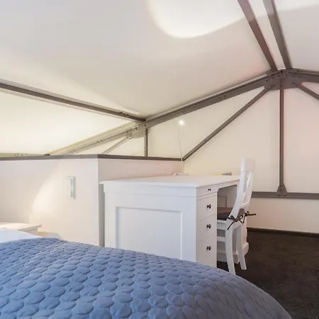 Moderne Fewo, Stilvoll Eingerichtet Uber 2 Etagen Mit Terrasse, Friesische Strasse 85a *